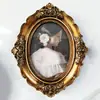 Moldura de Foto Decorativa Oval Estilo Europeu Retro Luxo Leve Moldura de Resina Embossada Parede de Fotos de Entrada Moldura de Fotos para Sala de Estar em Estoque
