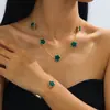 2025 Nuevo Collar y Pulsera de Trébol de Venta Caliente Transfronteriza para Mujer, Pulsera Versátil Chapada en Oro de Lujo Ligero con Flor Pequeña Fresca
