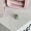 Colección de Brazaletes de Oreja Verde Fresco de Primavera: Aretes de Acero de Titanio Color Verde Menta Transparente con Aretes de Trébol de Cuatro Hojas Microincrustados