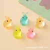 Accesorios DIY luminosos de conejo de resina 3D de colores, pequeños adornos para decoración de coche, accesorios creativos de animales pequeños, venta al por mayor