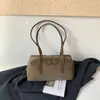Nuevo bolso Boston de ante 2026 para mujer, con un diseño lujoso y sofisticado, un estilo único y un bolso de hombro versátil y retro que también se puede llevar en la mano