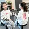 Camiseta de manga larga para niña, colección primavera/otoño 2026, elegante, algodón puro, look en capas, adecuada para niños mayores, diseño de dibujos animados, top de capa interior
