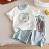 Conjunto para Meninos Roupas de Verão para Bebês Novo Estilo Camiseta de Manga Curta Calça para Recém-Nascidos Roupas de Verão Fashion e Bonitas para Crianças Vestuário Infantil