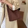 Nova Bolsa Cruzada Coreana Exquisita 2026 Veludo de Axila Moda Ombro Único Inclinado Outono Camurça Grande Capacidade Feminina Dia