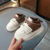 Tenis para niños 2025 Primavera y Otoño Nuevo Estilo Zapatos Casuales de Lona de Caña Alta para Niños Zapatos Blancos de Suela Suave para Bebé para Niñas