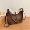 Bolso de Hombro de Gran Capacidad, Moderno, Casual y Personalizado, Nuevo Bolso Tote 2025 Otoño e Invierno, Bolso Cruzado de Nicho para Mujer