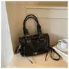 Bolsa de Mão Elegante para o Dia a Dia Bolsa Boston 2026 Nova Moda Versátil Bolsa Transversal Feminina Estilo Motociclista Bolsa Almofada
