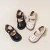 Sapatos Pequenos de Couro para Meninas 2025 Nova Coleção de Primavera Sapatos para Meninas Pequenas Sapatos Individuais de Couro PU Sapatos de Princesa Sola Macia Sandálias para Crianças Médias e Grandes
