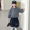 Conjunto de Moletom Listrado com Forro de Lã para Meninos Estilo Coreano Conjunto de Moletom Espesso Infantil Duas Peças Para Bebês e Crianças Pequenas Roupa Casual Infantil