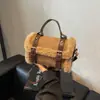 Bolso Cuadrado Pequeño de Peluche Portátil Casual Simple para Mujer Otoño 2025 Nuevo Lujo Accesible de Moda Versátil Bolso de Hombro Único Cruzado