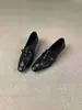 Recomendação de Textura Sapatos Loafer Retro Versátil de Bico Quadrado Francês Salto 3cm Loafers de Corte Profundo para o Trabalho Loafers de Salto Grosso