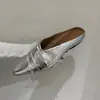 Novos Tamancos de Salto Grosso com Fivela de Metal Estilo Francês para Mulheres, Novos Sapatos de Boca Rasa