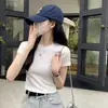Camiseta Branca de Manga Curta com Ombro Direito Estilo Pure Lust para Mulheres com Design de Verão Nicho Sexy Curta Slim Fit Top 100% Algodão
