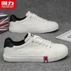 Zapatillas retro para hombre, nuevas llegadas de otoño de moda, diseño ligero y elegante, zapatos casuales de estilo europeo, zapatillas negras versátiles y a la moda
