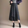 Falda de cuadros versátil y elegante para mujer, nueva falda A de cintura alta adelgazante para otoño e invierno 2026 con un dobladillo irregular grande