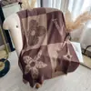 Nuevo Chal con Aire Acondicionado de Verano para Mujer, Bufanda Cálida Retro de Otoño e Invierno, Chal Exterior de Borlas de Alta Gama, Bufanda Engrosada al por Mayor
