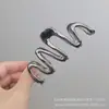 Presilha de Garra Grande Metal Onda Simples para Mulheres Senso de Design Nicho Presilha Tubarão Parte de Trás da Cabeça Senso de Moda Versátil Acessório de Cabelo Garra