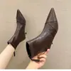 Botines Blancos de Tacón Alto de Piel Suave Estilo Coreano para Mujer 2026 Otoño/Invierno Nuevo Estilo Tacón de Aguja Punta Fina Versátiles para Ir al Trabajo Estilo Coreano Botas Adelgazantes