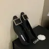 Zapatos Planos de Punta Cuadrada Bajos para el Commuting de Primavera 2026 con Hebilla Cuadrada Metálica Decorativa Tejido de Satén Zapatos Planos Versátiles para Mujer