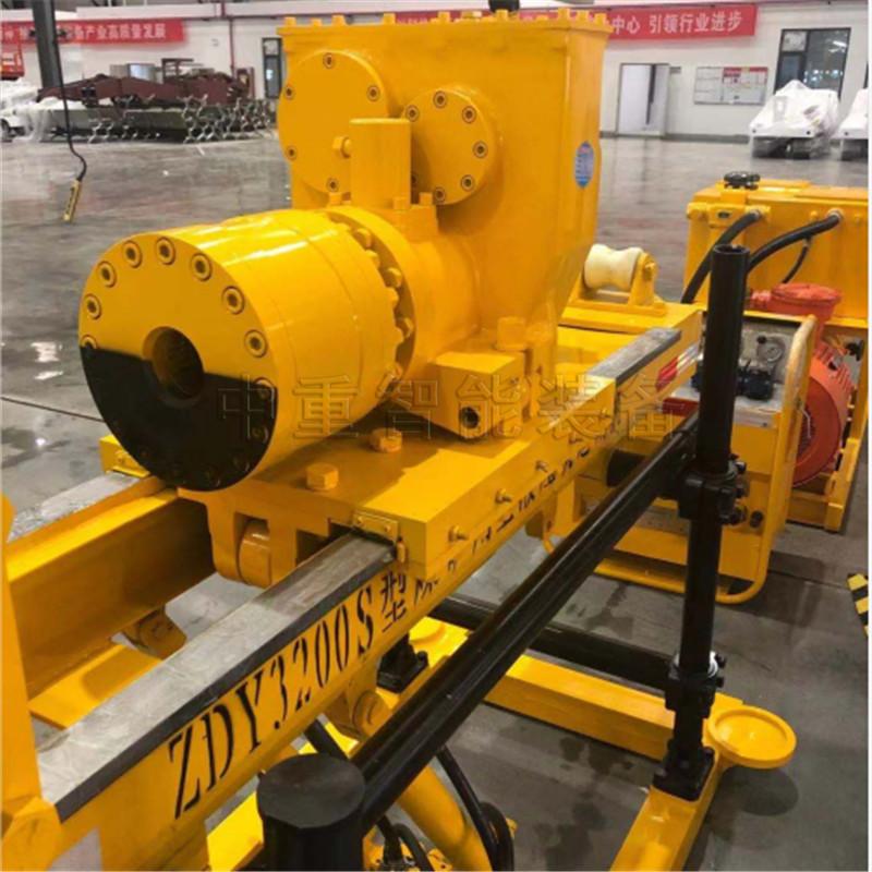 13109185991_1664183775