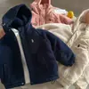 Chaqueta Acolchada Infantil 2026 Invierno Niños y Niñas Parche de Lana de Cordero Algodón con Capucha Chaqueta Gruesa de Piel para Bebé