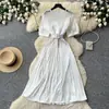 Vestido corto de manga corta hueco estilo vintage francés para mujer, versión coreana de verano, entallado en la cintura, adelgazante, vestido largo plisado de alta gama para ir al trabajo