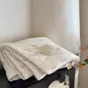 Manta de algodón tejida con patrón de nubes de grado A para otoño e invierno, adecuada para camas individuales o dobles, lavable a máquina, suave y cómoda para dormir, engrosada para abrigar, e ideal para primavera, otoño e invierno