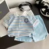 Conjunto de Roupa de Verão para Bebê 2025 Novo Estilo Europeu Roupas Infantis Camisa Polo de Manga Curta de Verão para Meninos Roupa Estilosa para Crianças Pequenas