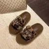 Chinelos de algodão para outono e inverno, tira única sola grossa lã de cordeiro celebridade da internet novo estilo chinelos abertos peludos para mulheres, confortáveis e quentes para uso externo