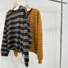 Sudadera de punto con rayas de terciopelo contrastantes estilo coreano para mujer en otoño e invierno, versátil blanca casual con cuello redondo y cordón, top para usar como base