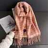 2025 Nuevo Otoño e Invierno Estilo Coreano Cuadros Bufanda Cálida Chal para Mujer Versátil Ropa de Trabajo Borla Arena Fina Bufanda de Imitación Cachemir