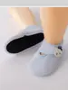 Zapatos de piso suaves antideslizantes para bebé, zapatos y calcetines para caminar para bebé, calcetines de piso para interiores para niños, zapatos de piso con velcro para bebé