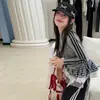 Conjunto casual de estilo coreano para niñas: conjunto elegante de camiseta de manga larga ajustada y pantalones anchos de rayas azul marino