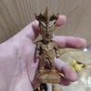 Sándalo verde Yabai DiGa Ultraman talla de madera mango portátil para hombre caricatura niño regalo de cumpleaños decoración