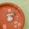 Colgante de Jade de Seda Dorada Natural de Xinjiang con Cierre Xiangyun Incrustado con Jade Blanco Grasa de Cordero Bolsa de la Suerte Ruyi Cadena Clavicular Venta al por Mayor al Contado