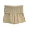 Estilo puramente seductor para chicas calientes: Conjunto de suéter tejido de punto casual con hombros descubiertos y mangas largas con shorts ajustados de tiro bajo y corte al cuerpo, de estilo femenino