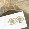 Brincos Exquisitos de Flor com Diamantes Cintilantes para Mulheres Verão Novo Estilo Luxo Acessível Brincos de Alto Padrão Brincos Elegantes de Pérola Retrô Francês