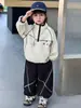Conjunto para Niños Primavera 2026 Nuevo Estilo Coreano Pequeño Caballero Sudadera Infantil Fresca y Elegante Ropa Deportiva de Primavera y Otoño para Niños