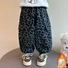 Conjunto de Moletom Estilo Coreano para Meninas Outono 2025 Novo Estilo Moda de Rua para Menininhas Calça de Moletom Estampada Leopardo Conjunto de Duas Peças