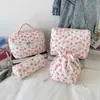 Bolsa de Cosméticos Acolchada de Gran Capacidad Floral de Cuatro Piezas Almacenamiento Portátil Forro Estuche para Lápices de Algodón Cierre de Cordón Set de Viaje de Cuatro Piezas
