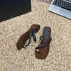 Sandálias de salto anabela com poá estilo francês para mulheres, novos sapatos de salto alto para o verão de 2026, sandálias slip-on com fivela de metal afuniladora