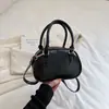 Bolsa de mão minimalista e única estilo coreano retrô, uma nova bolsa de ombro e bolsa transversal tipo almofada para mulheres