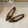 Zapatos de Salón de Tacón Bajo de Gatito con Punta Aguda Estilo Retro para Mujer Zapatos de Tacón Bajo Francés Centímetro Tacón Otoño 2026 Nueva Llegada Tacón Delgado Marrón Tacones Altos