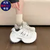 Zapatillas de papá con plataforma gruesa para mujer, modelo nuevo 2026, de malla, estilo coreano, versátiles, transpirables, que aumentan la altura, zapatillas deportivas de moda para mujeres bajitas