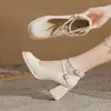 Jin Gang MY7023 Salto Bloco Bico Fino Couro Patente Camada Única Sapatos Femininos 2024 Novo Primavera e Outono Sexy Salto Baixo Versátil