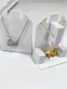 Soporte de exhibición de acrílico para aretes y collares en venta, accesorios para colgar, soporte de aretes de cuero cepillado para transmisión en vivo, accesorios de inserción para exhibición