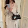Bolso de mano tejido con patrón de cuero encerado para mujer, nuevo bolso tipo almohada de moda 2026, bolso cruzado versátil de otoño