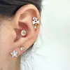 Clavos para Hueso de la Oreja Shi Jiahuazi de 4 mm 30 Colores Opcionales Tapones Espirales de Acero de Titanio para Dormir Sin Quitar Clavos para Hueso de la Oreja con Diamante de Colores