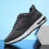 Nuevas zapatillas casuales ligeras estilo británico transfronterizas para hombre, zapatos sin cordones con suelas suaves, zapatos para conducir, zapatos de moda trendy para hombre