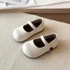 Zapatos de suela blanda para niñas, nueva colección primavera/otoño 2026, zapatos sencillos y versátiles de una sola pieza, diseño de punta cerrada, zapatos de pequeña princesa para niñas